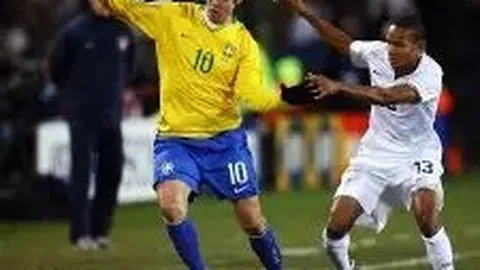 《拉亚的足球征途：全能王者之路，揭秘现代足球的进化秘籍》