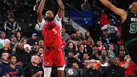 “巴黎圣日耳曼迎战布雷斯特欧冠预热：队内头号射手连破七关，火力强劲”