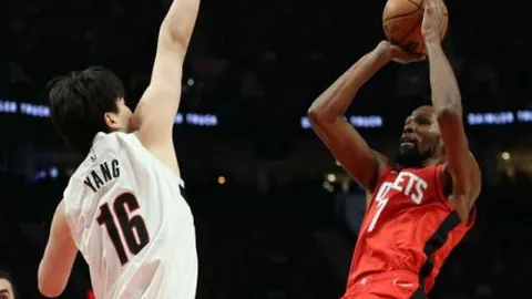 “青岛海牛新赛季中超征程启幕，首战迎战同城劲敌展开‘青岛德比’较量”